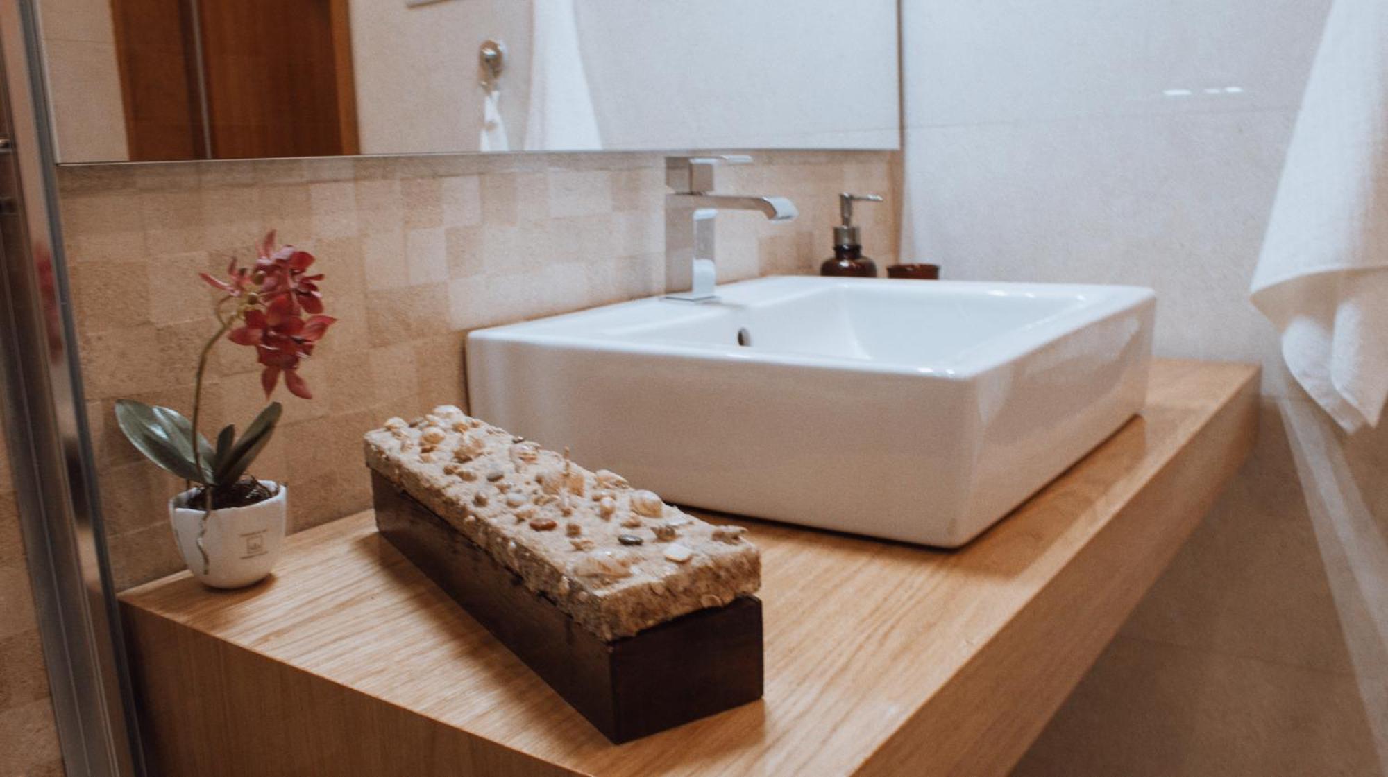 Rota - Opo Airport House Apartment มายา ภายนอก รูปภาพ